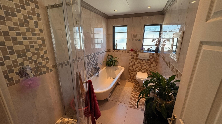 3 Bedroom Property for Sale in Reebok Western Cape